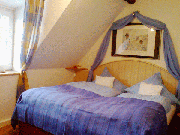 Schlafzimmer 1
